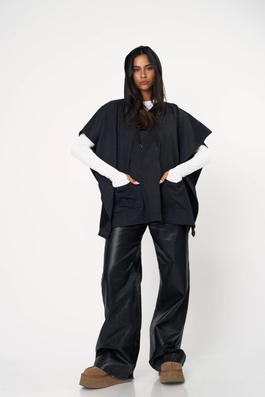 פונצו לאב -שחור