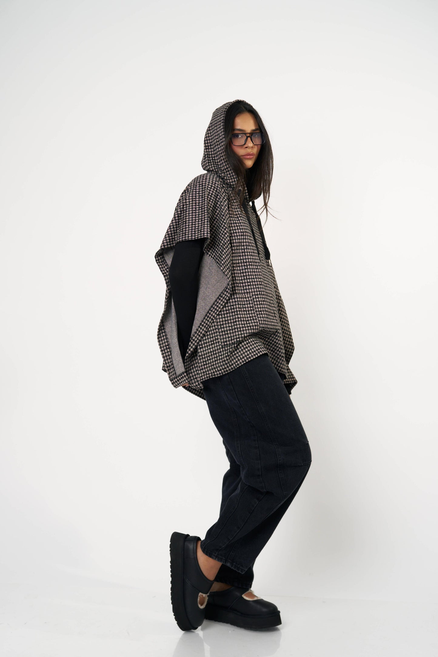 פונצו לאב -שחור