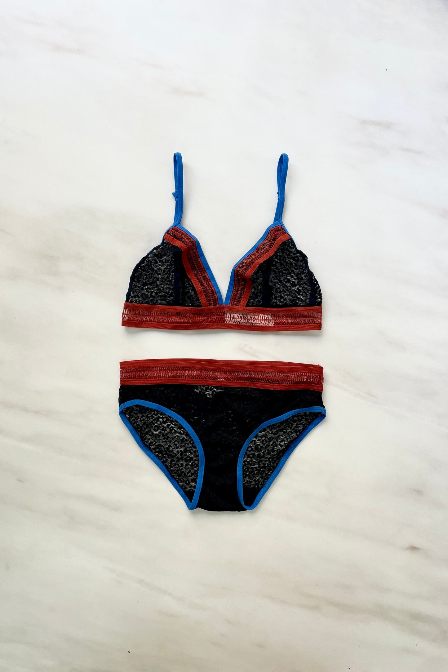 חזיית בניה שחור חום כחול