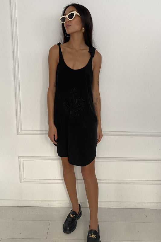 שמלת אוליביה רקמה - שחור