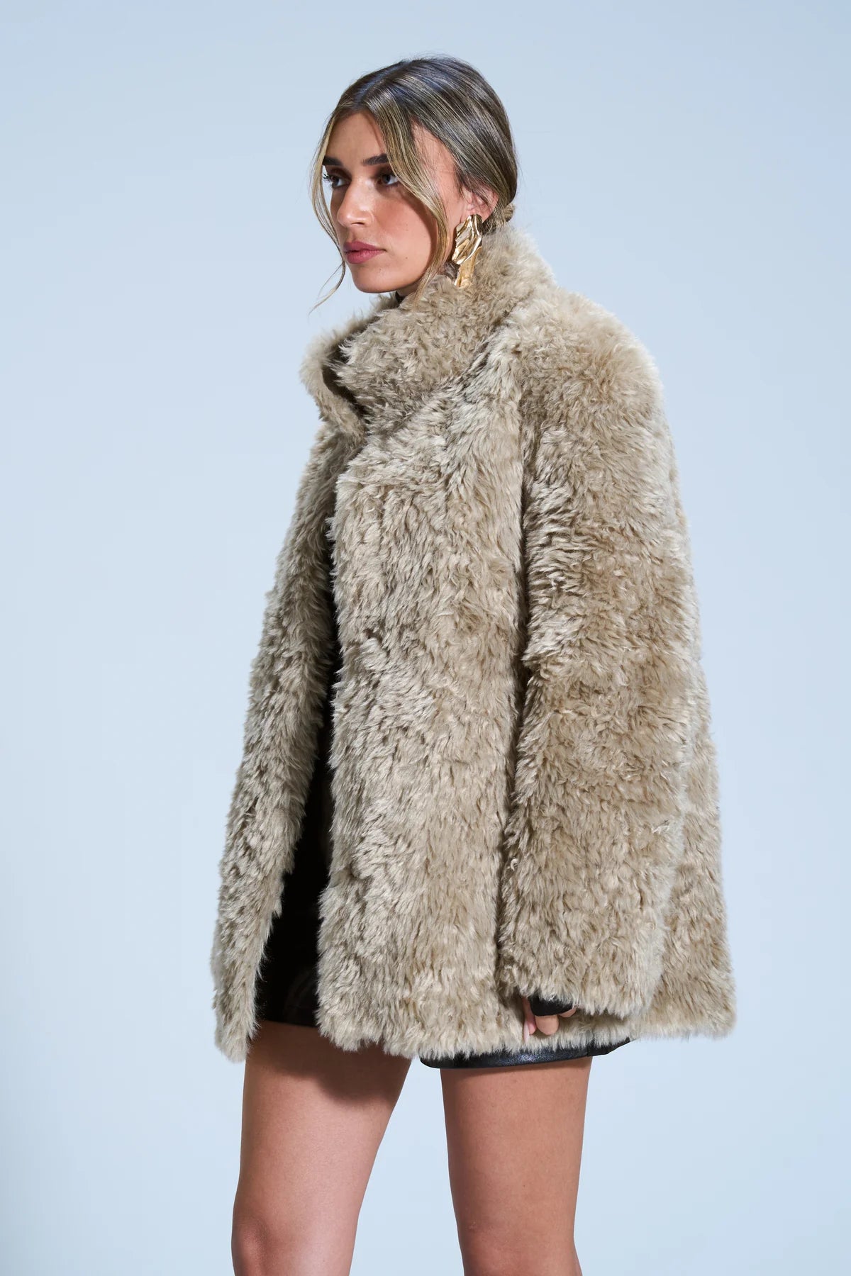 מעיל פרווה לביא שמנת