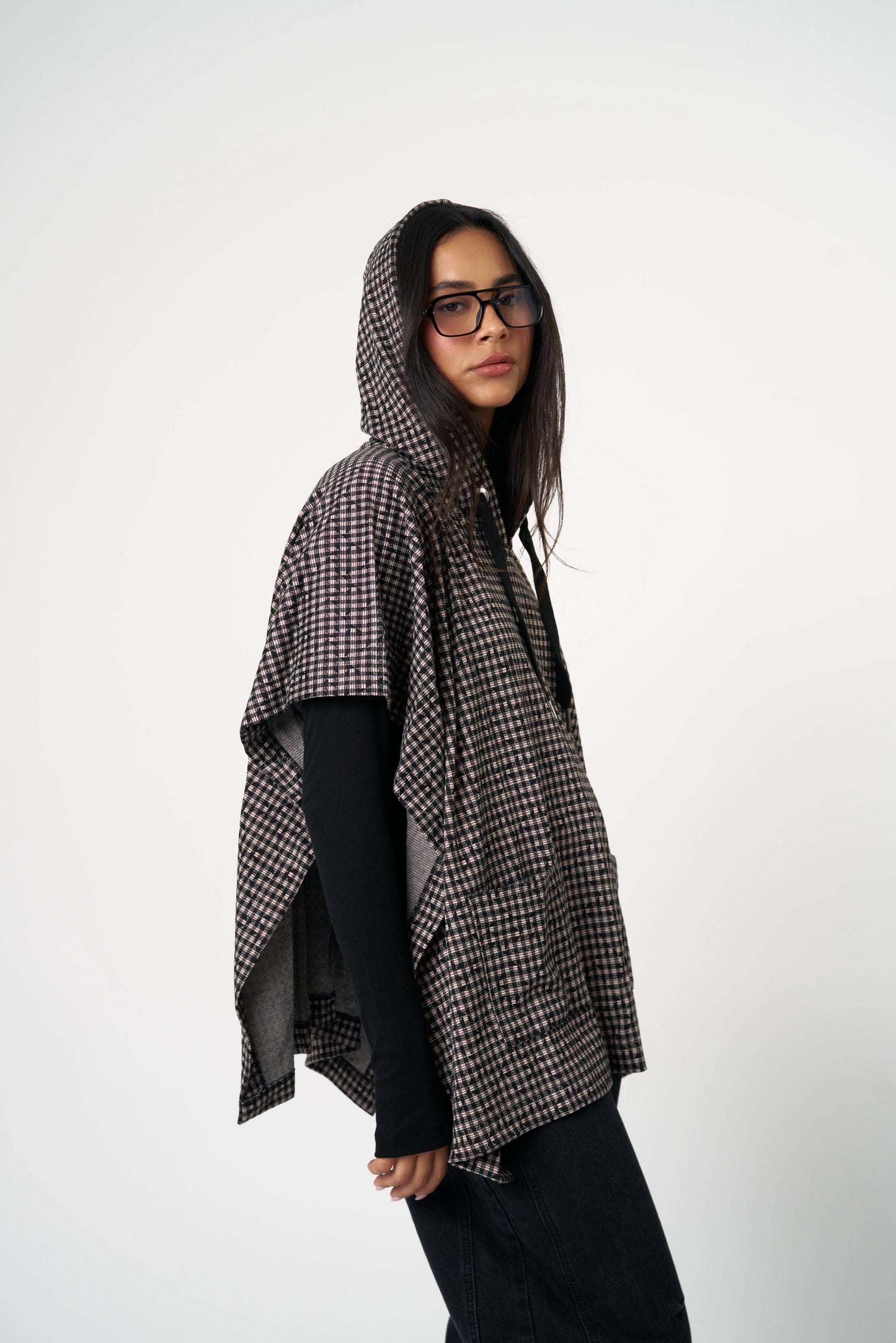 פונצו לאב -שחור