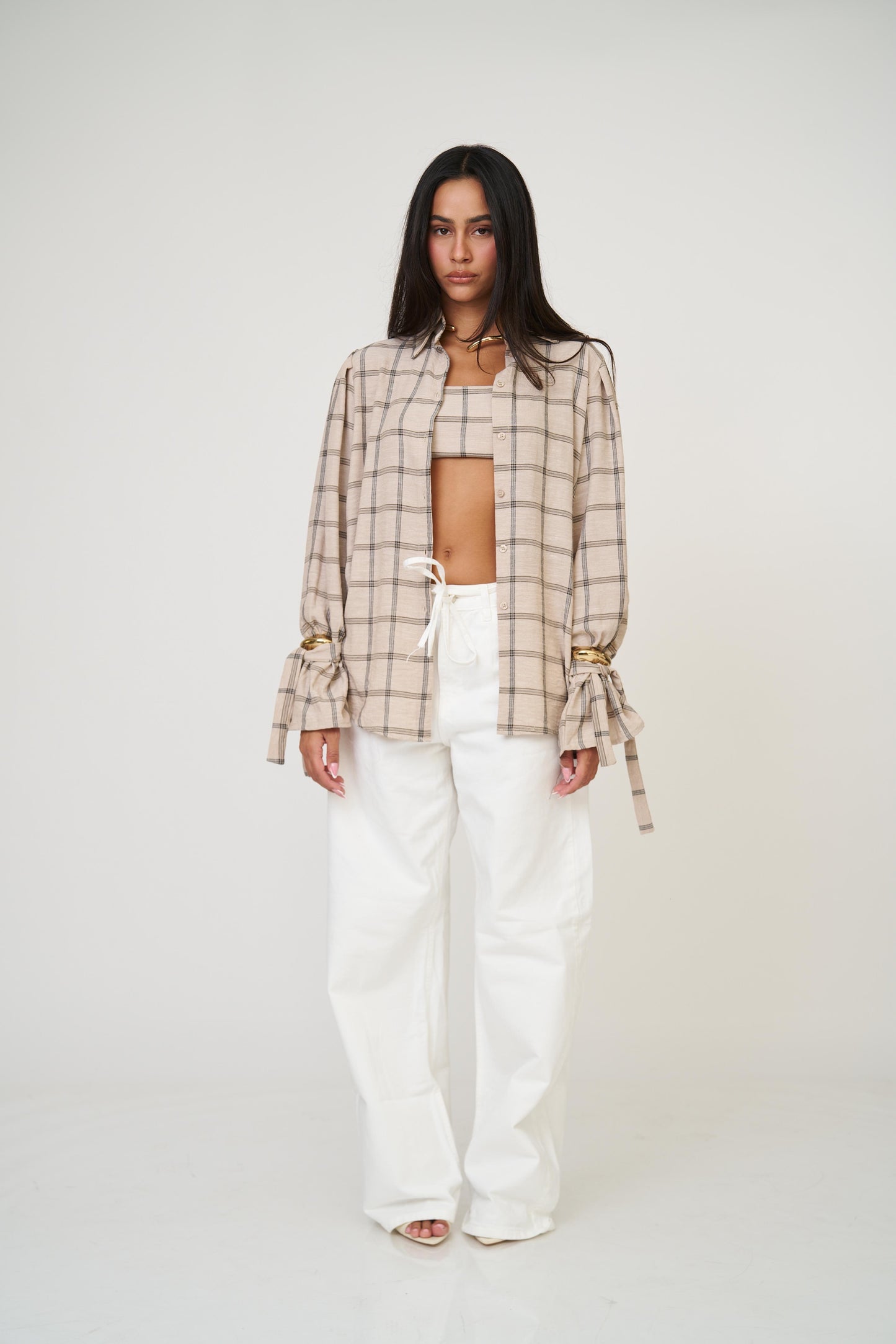 מכופתרת אניטה - בז