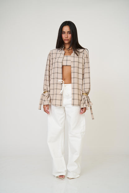 מכופתרת אניטה - בז