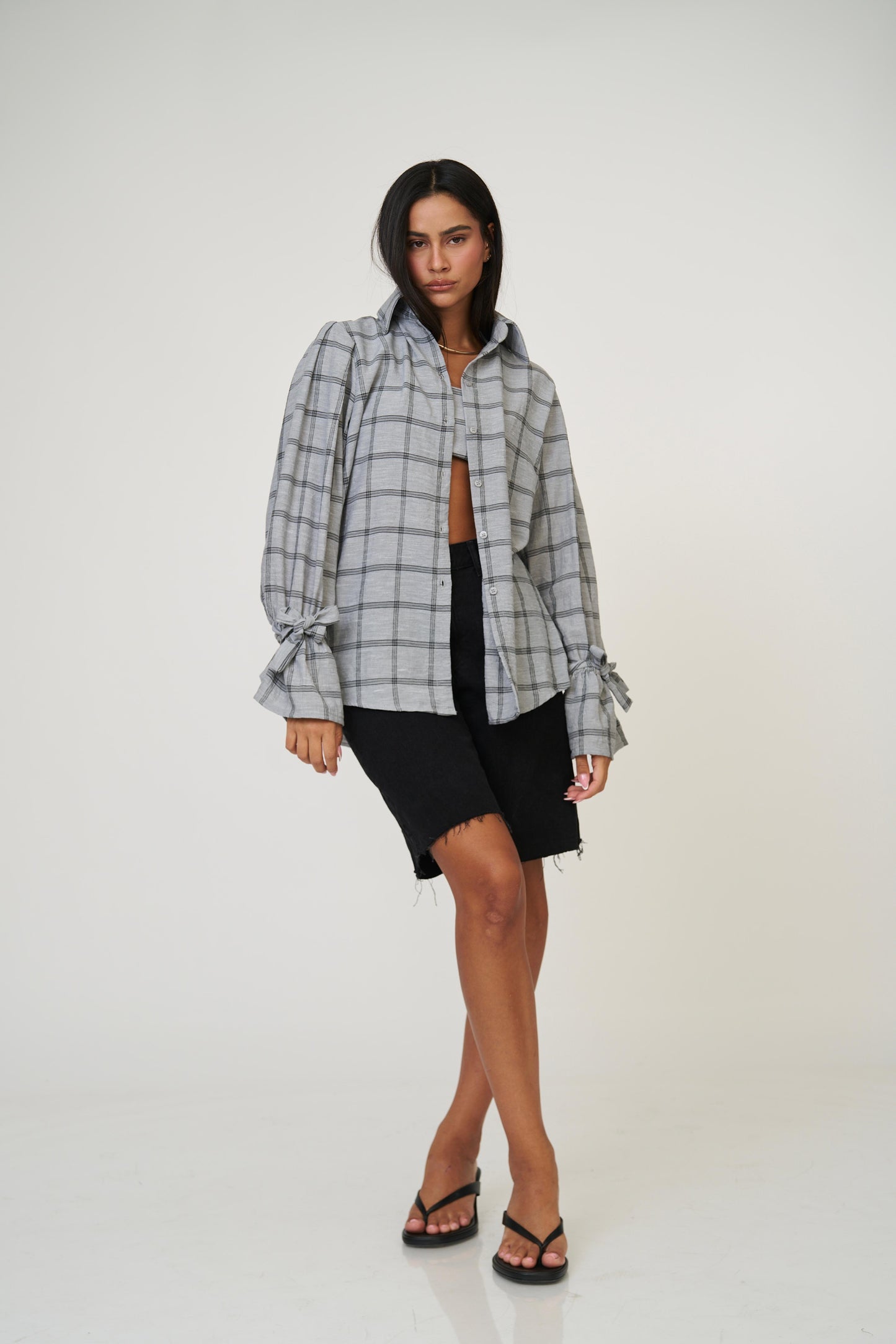 מכופתרת אניטה - בז