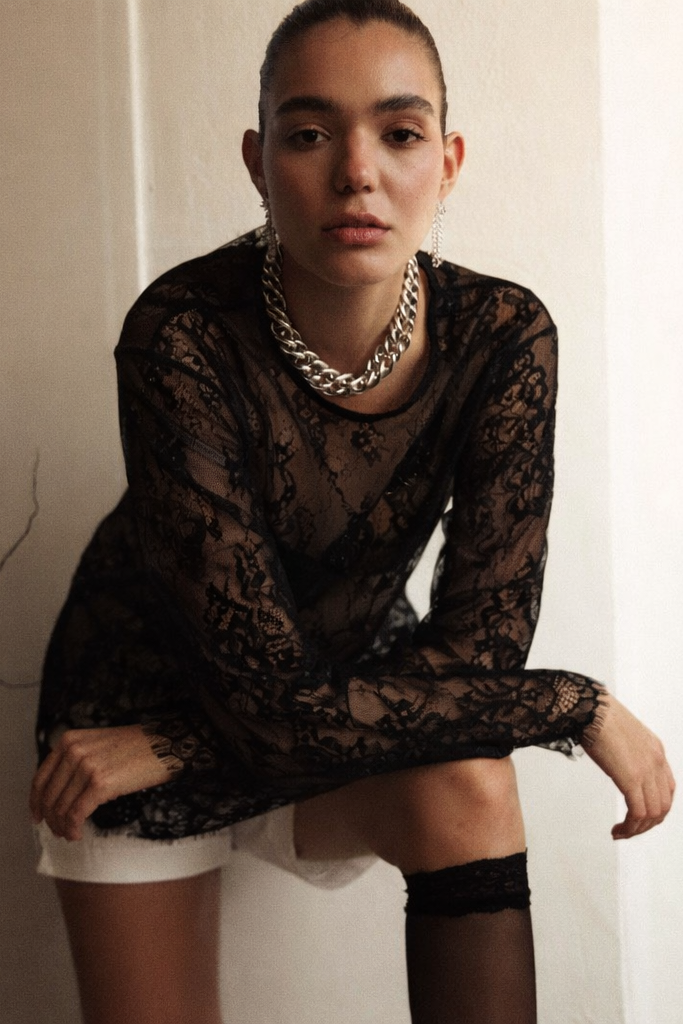 חולצת תחרה אייבי - שחור