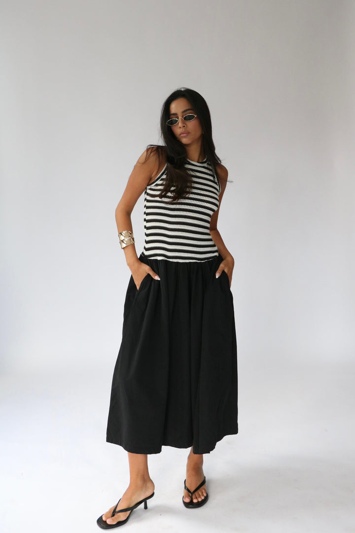 שמלת קריסטלי -פסים שחור