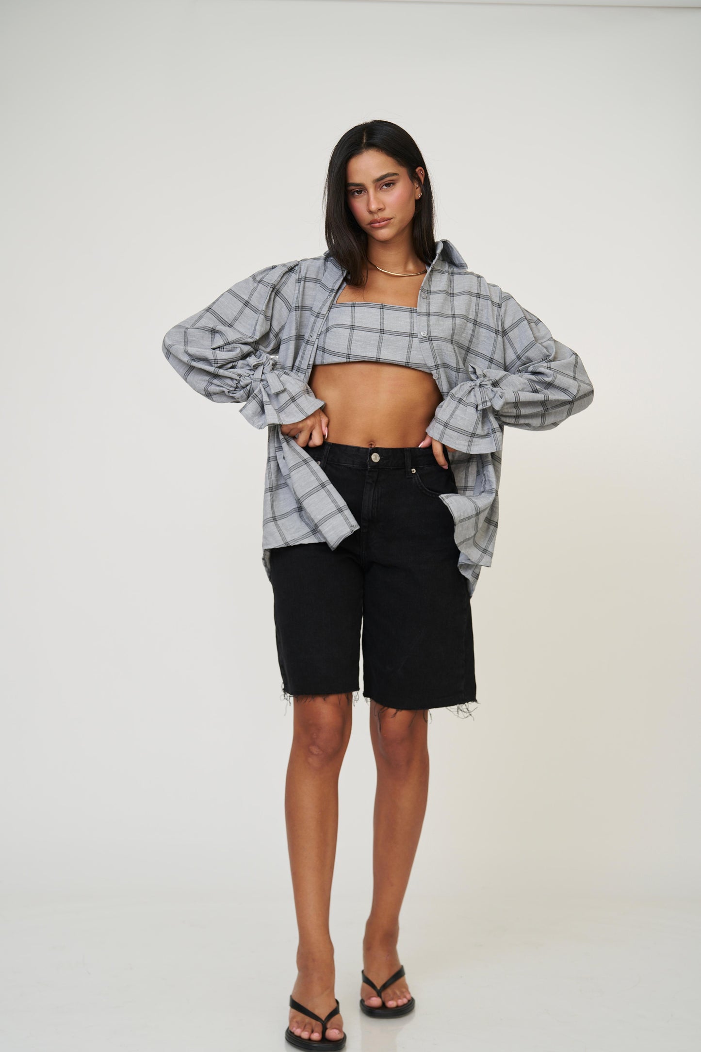 מכופתרת אניטה - בז