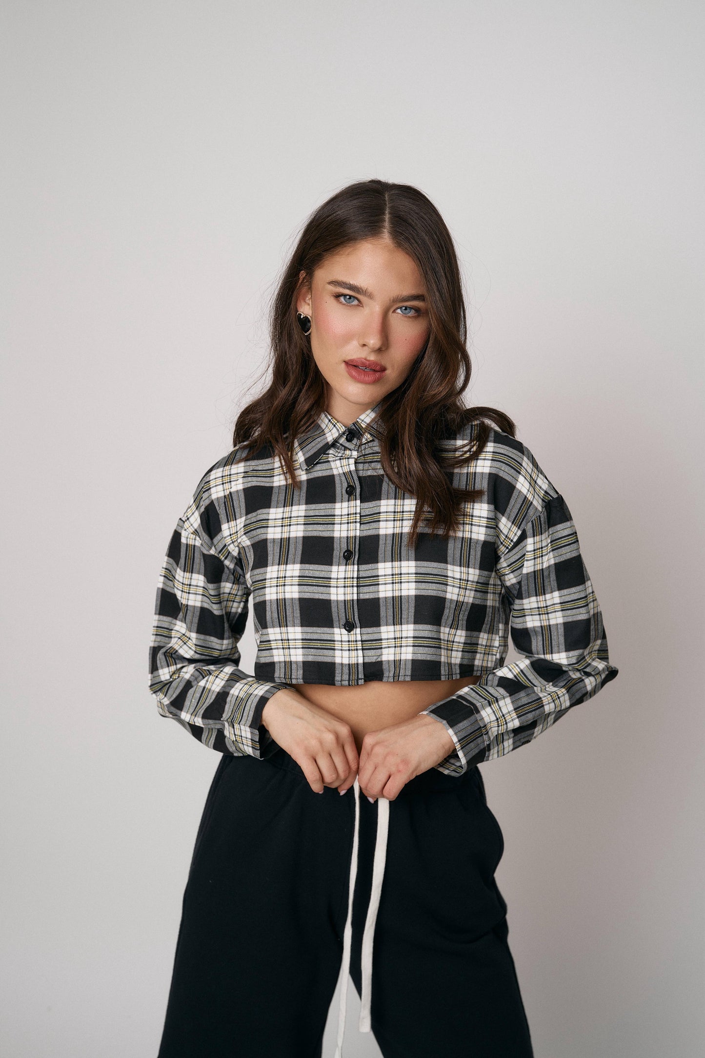 חולצת מוניק  - שחור