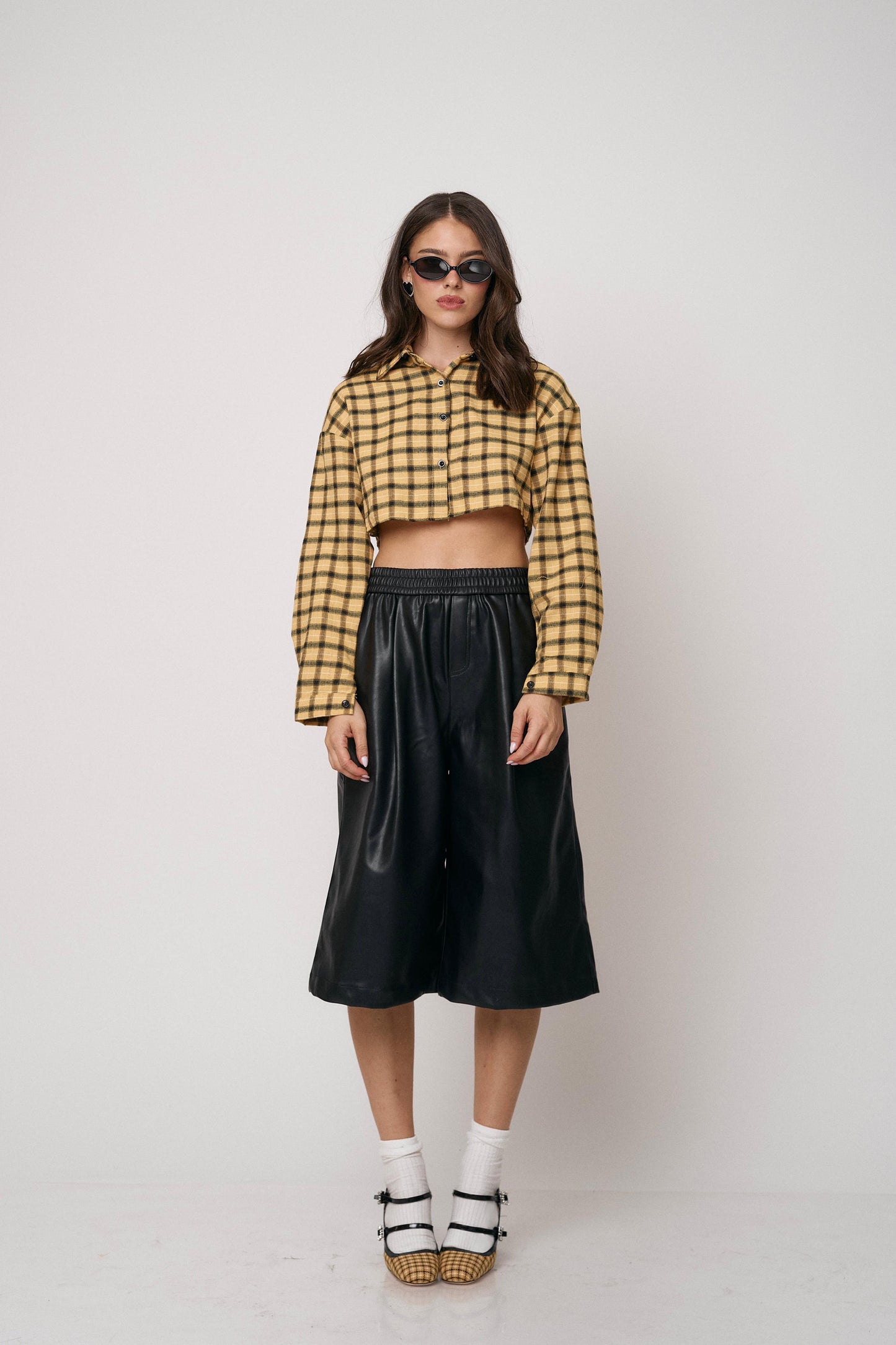 חולצת מוניק  - שחור