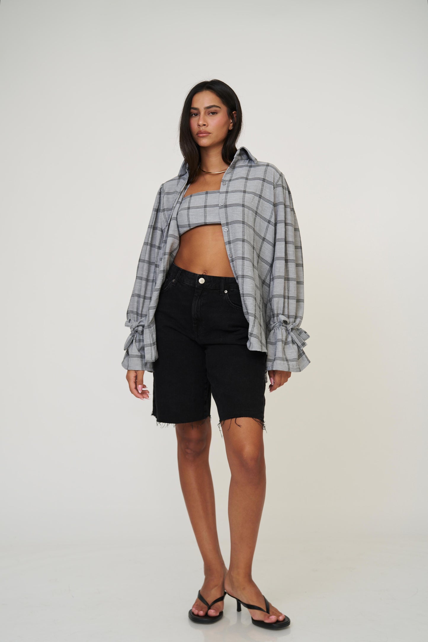 מכופתרת אניטה - בז