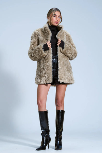 מעיל פרווה לביא שמנת