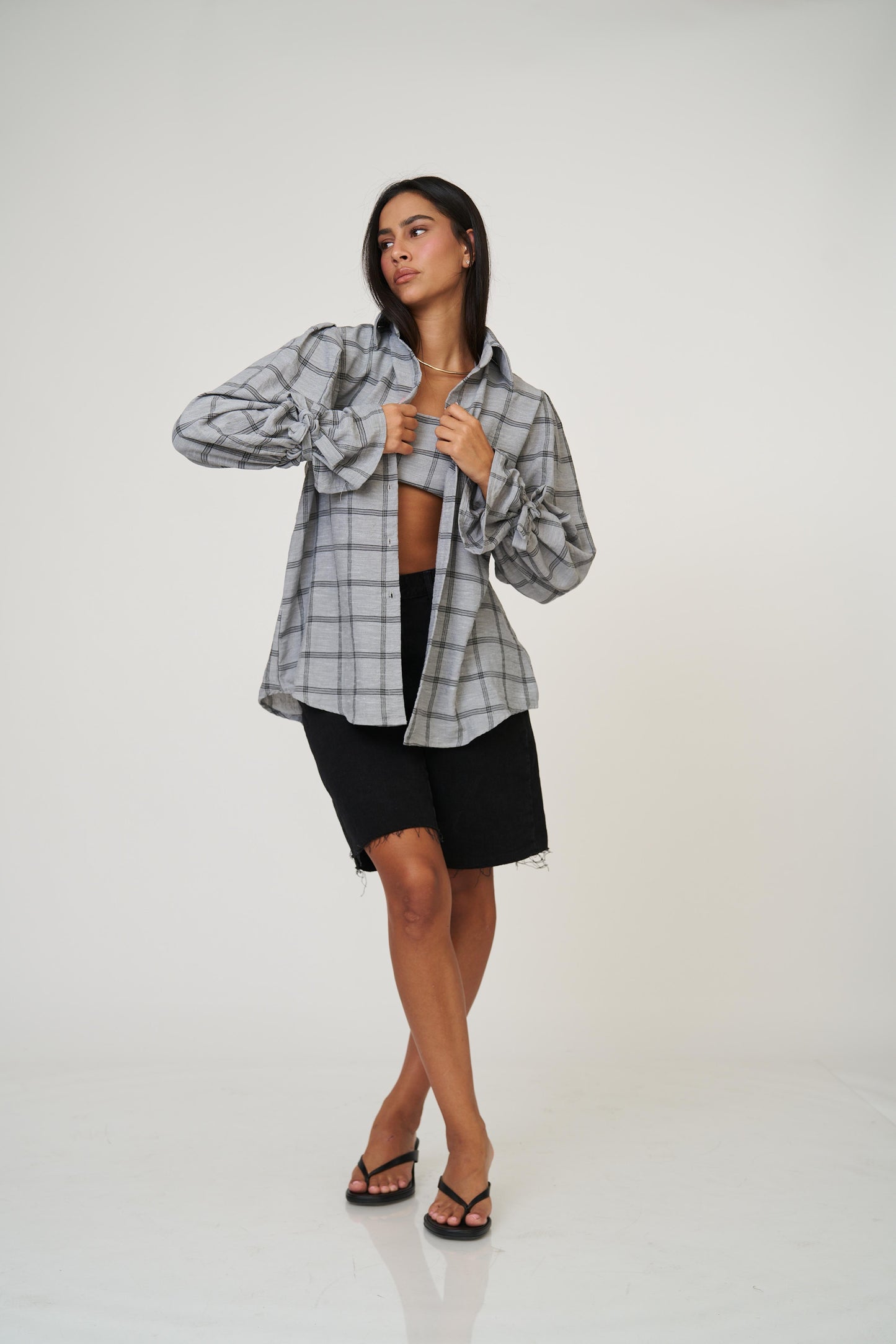 מכופתרת אניטה - בז