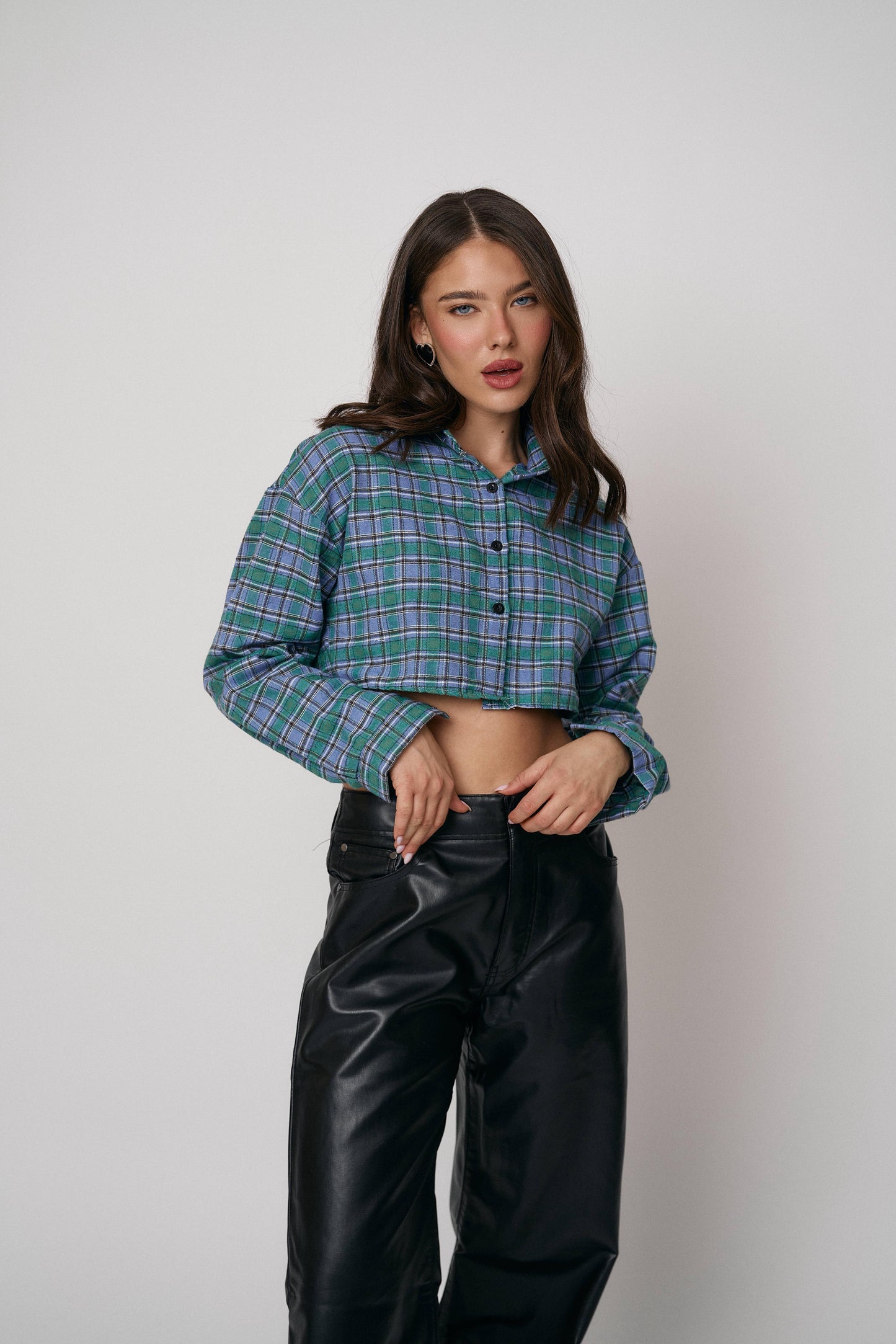 חולצת מוניק  - שחור