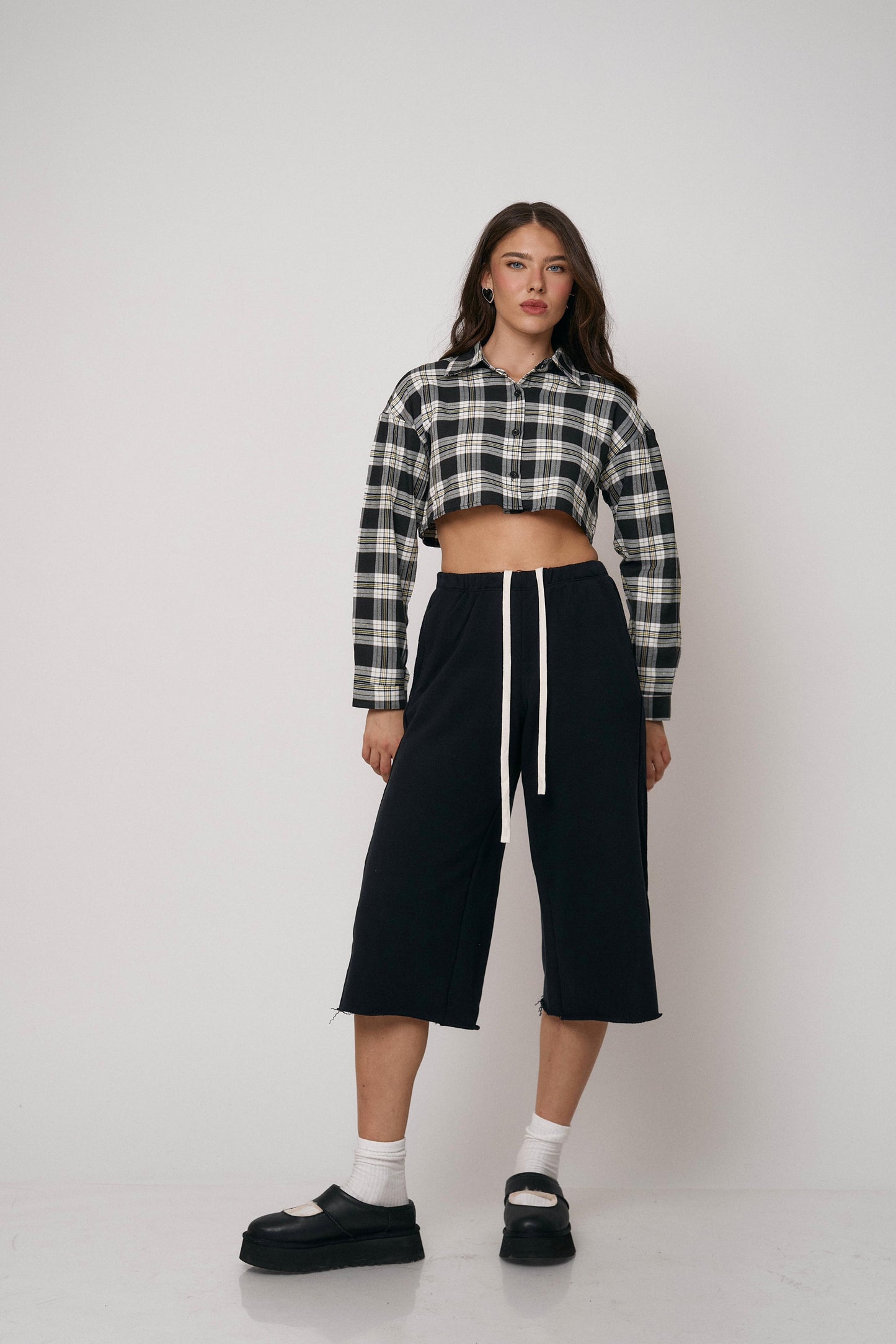 חולצת מוניק  - שחור