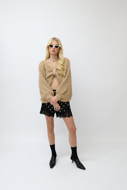 חליפה גקט ומיקרו חצאית בז