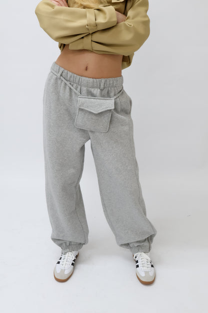 מכנסי טרנינג עם חגורת כיס - חמאה