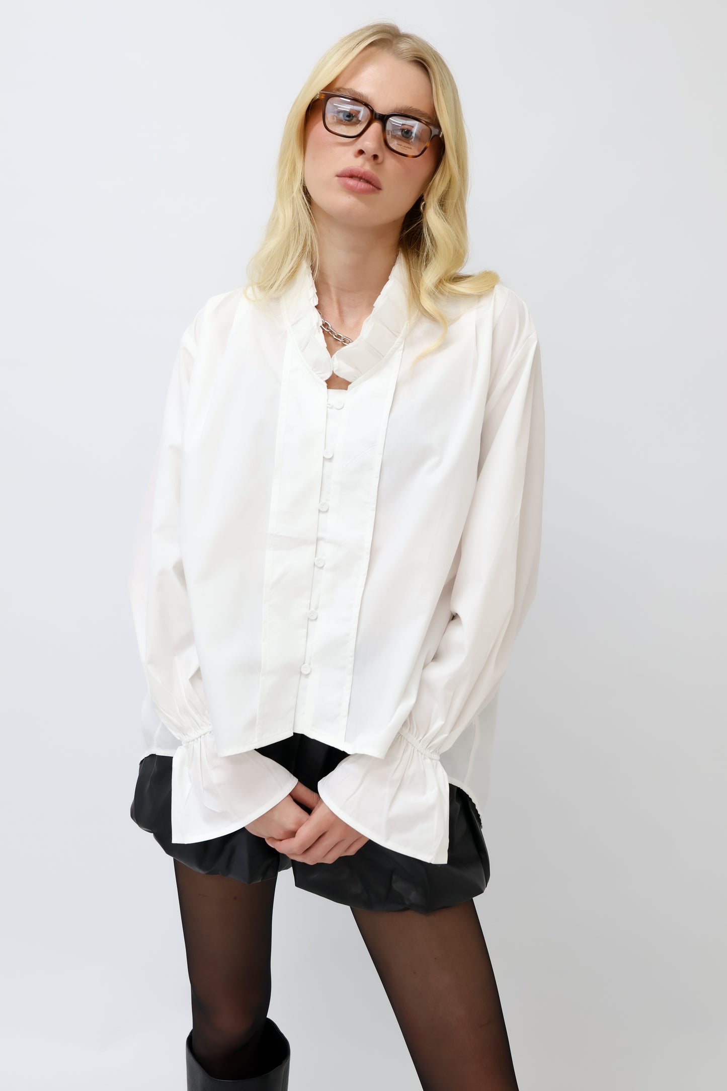 מכופתרת אמלי- לבנה