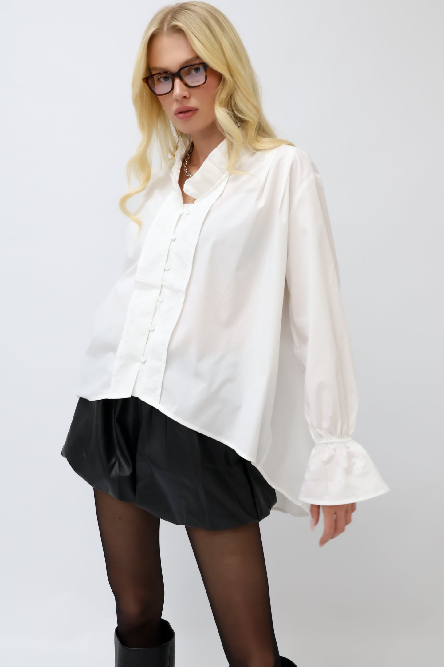 מכופתרת אמלי- לבנה