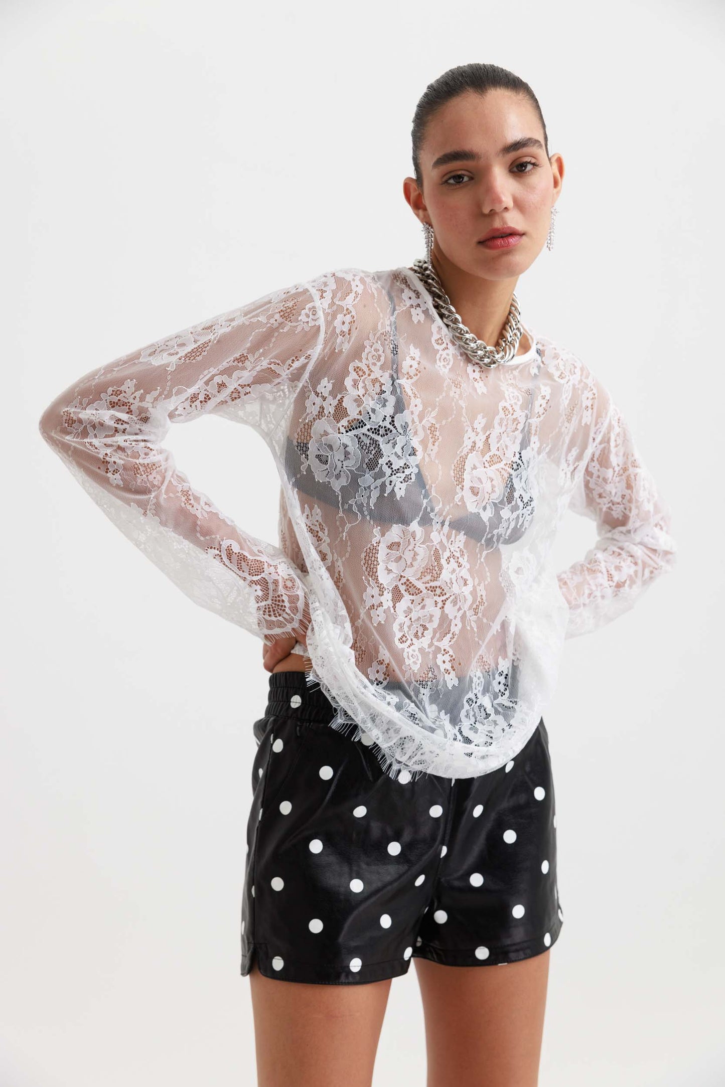 הזמנה מראש - חולצת תחרה אייבי - לבן