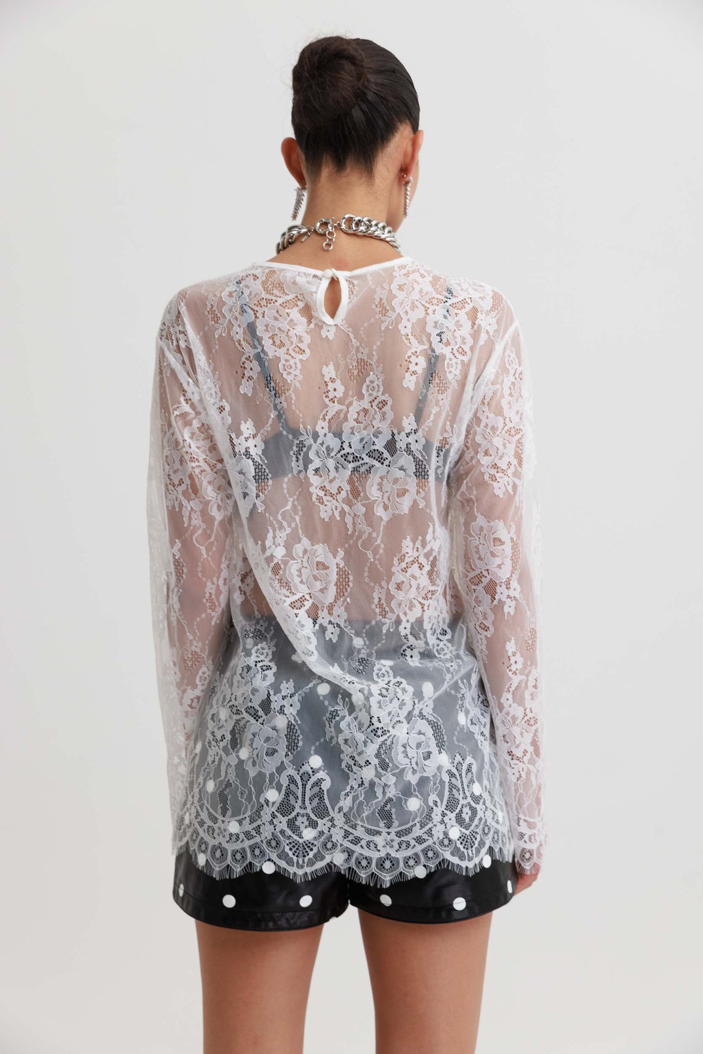 הזמנה מראש - חולצת תחרה אייבי - לבן