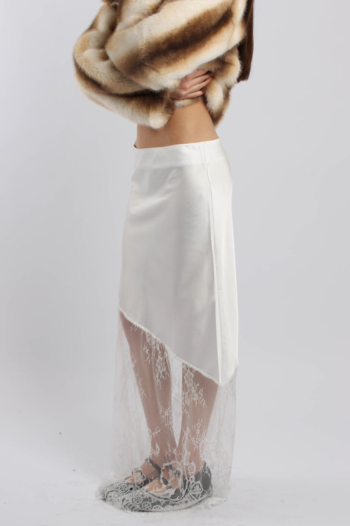 חצאית תחרה לבנה