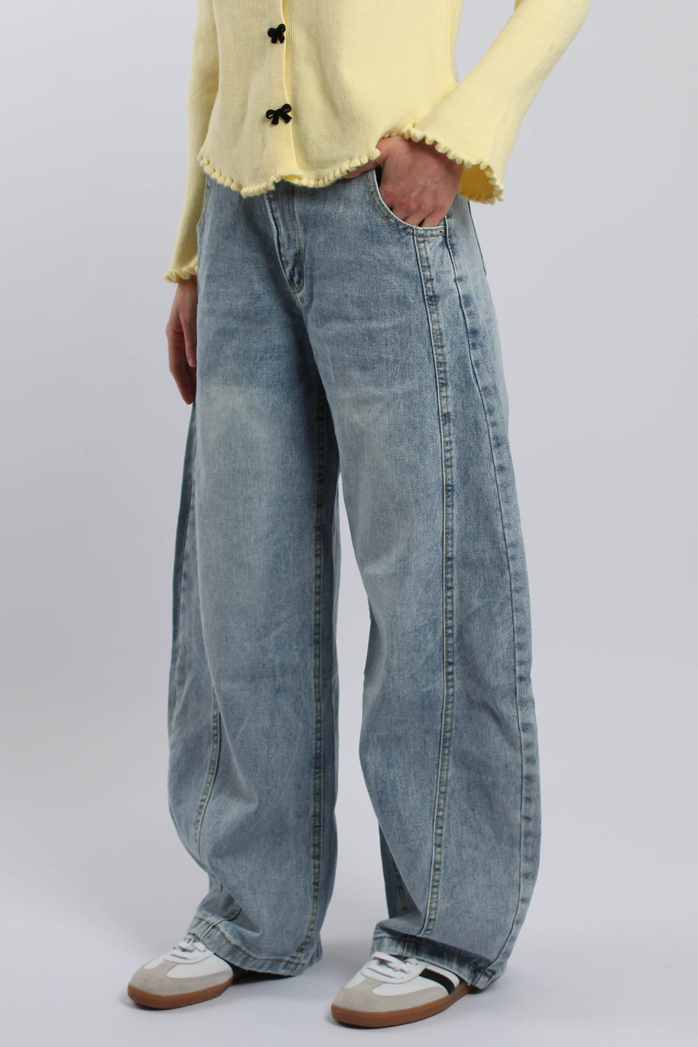 ג׳ינס מינורי בהיר – גזרה רחבה