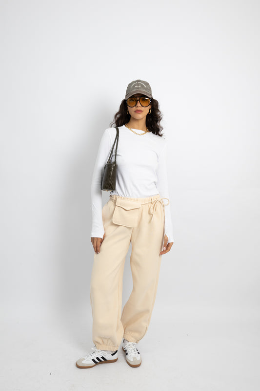 מכנסי טרנינג עם חגורת כיס - חמאה