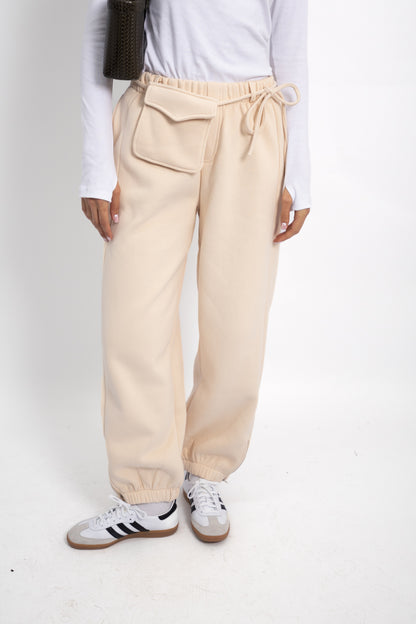 מכנסי טרנינג עם חגורת כיס - חמאה