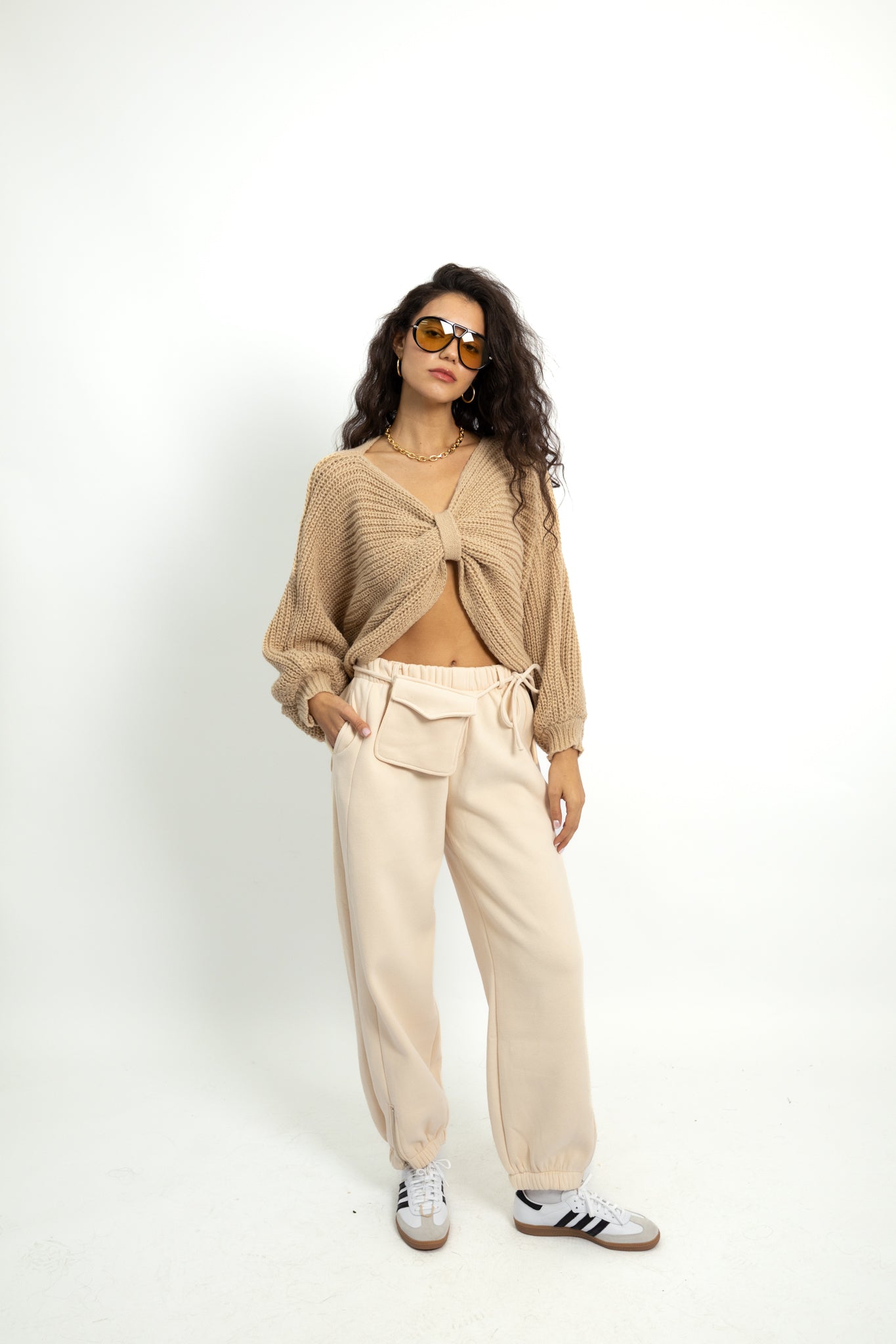 מכנסי טרנינג עם חגורת כיס - חמאה